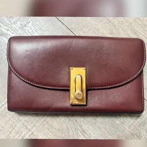 Marc Jacobs West End Lock
Wallet in burgundy leather $278